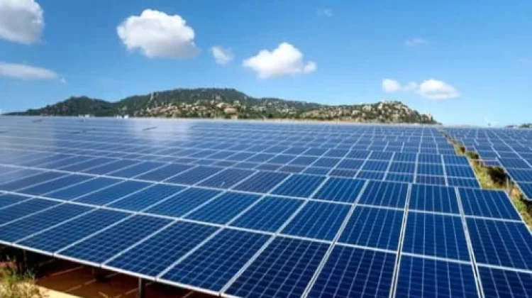Cek Fakta: Solar Panel Tetap Berfungsi saat Hujan