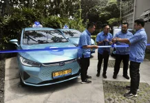 Bluebird Luncurkan Taksi Listrik di Bandung