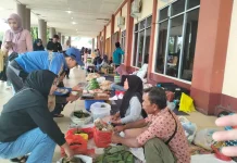 Warga Antusias Kunjungi Pasar Tani Sintang