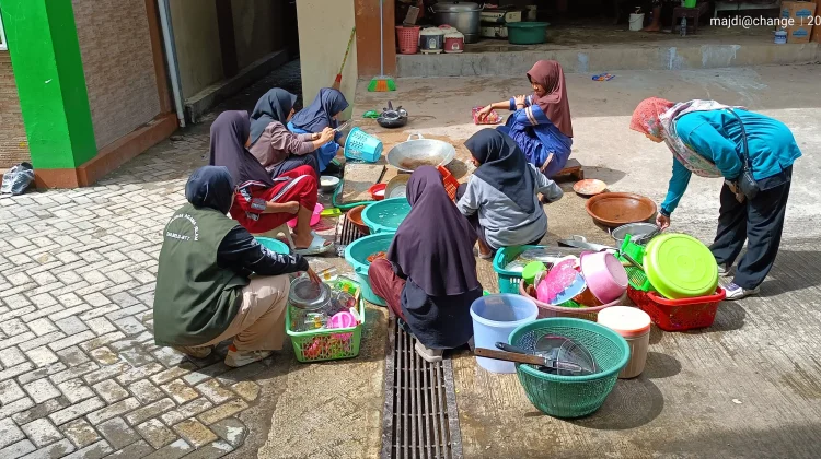 Masjid Al-Muhajirin Atambua Bersihkan Lingkungan jelang Ramadhan