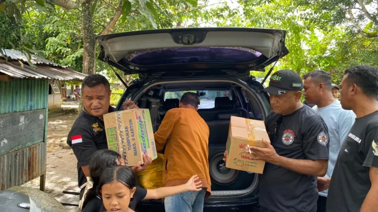 Korban Kebakaran Fatubenao, Haru Terima Bantuan SOBAT Belu