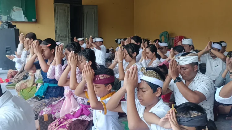 Upacara Tawur Agung Kesanga yang Berlangsung di Pura Atambua Nantha