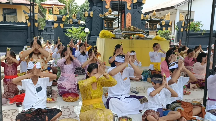 Upacara Tawur Agung Kesanga yang Berlangsung di Pura Atambua Nantha