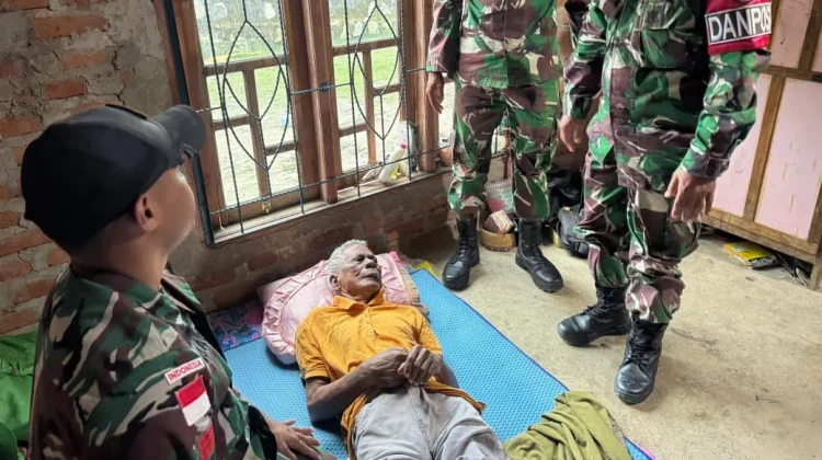 Aksi Cepat Satgas Yanarmed 12 Kostrad Bantu Lansia
