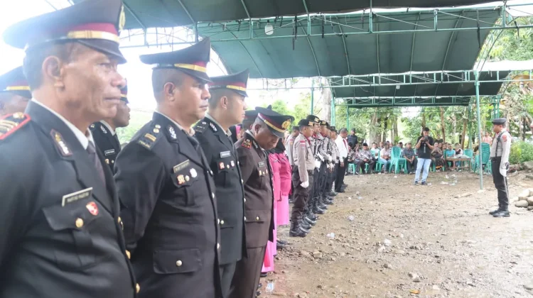Pemakaman Alm. Rofinus Selem