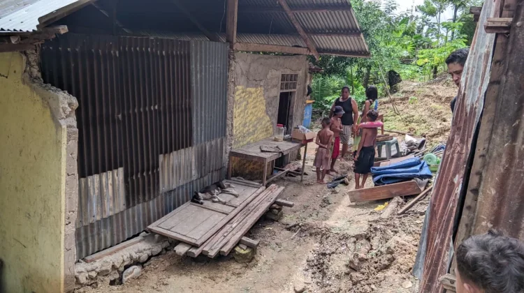 Longsor Rusak Belasan Rumah di Malaka