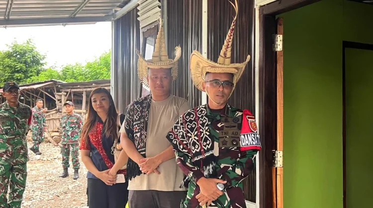 Satgas Yonarmed 12 Kostrad Kembali Bangun Rumah Layak Huni