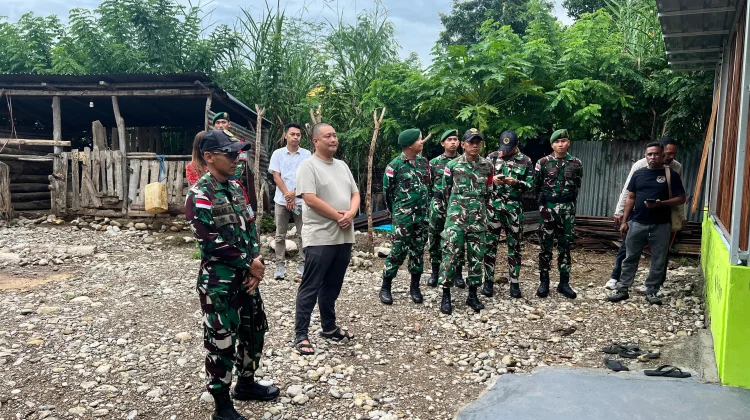 Satgas Yonarmed 12 Kostrad Kembali Bangun Rumah Layak Huni