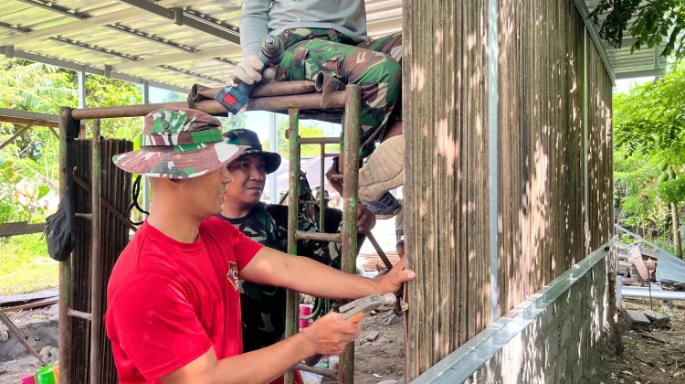Satgas Yonarmed 12 Kostrad Kembali Bangun Rumah Layak Huni