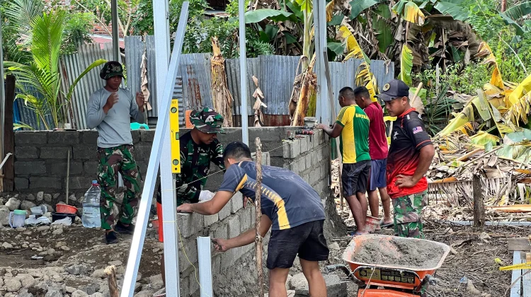 Satgas Yonarmed 12 Kostrad Kembali Bangun Rumah Layak Huni