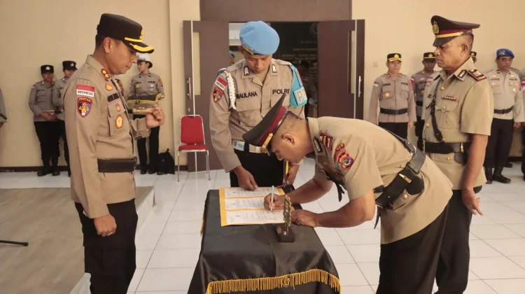 Sertijab Kapolsek Kakuluk Mesak Digelar di Polres Belu