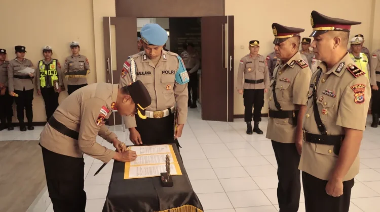 Sertijab Kapolsek Kakuluk Mesak Digelar di Polres Belu