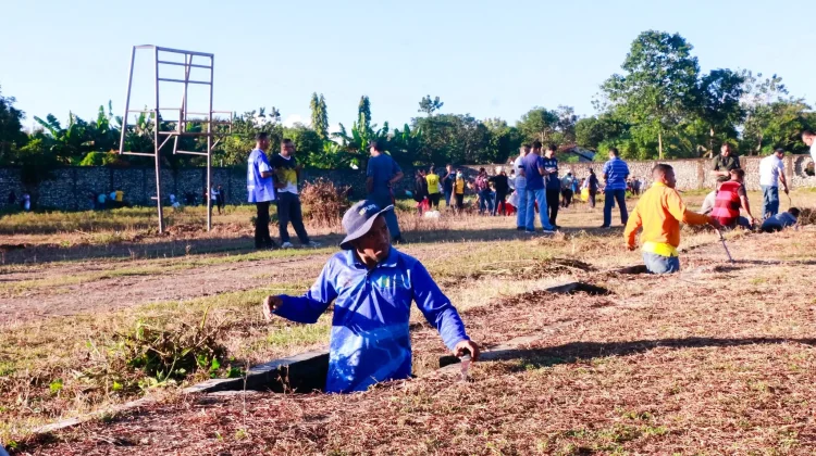 Stadion Haliwen Mulai di Bersihkan