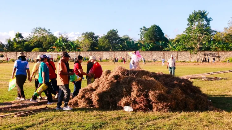 Stadion Haliwen Mulai di Bersihkan