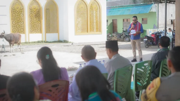 sapi dari PresidenJamaah Masjid Al-Ikhlas Halilulik Terima Sapi Presiden RI