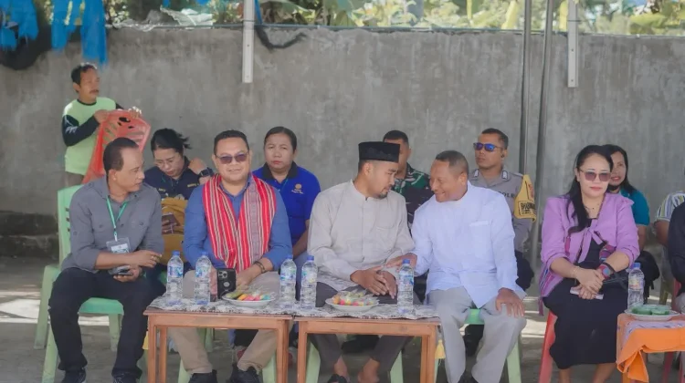 sapi dari PresidenJamaah Masjid Al-Ikhlas Halilulik Terima Sapi Presiden RI