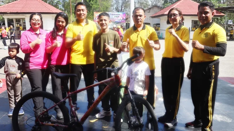 Olahraga Bersama Perkuat Kekompakan Polres Belu dan Brimob