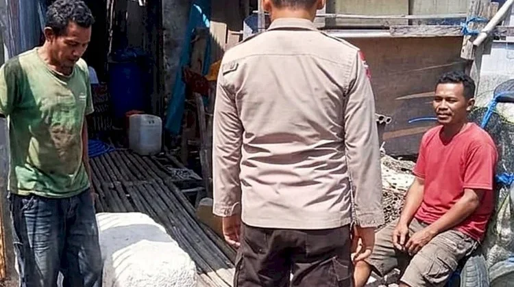 Personel Polairud Polres Belu Imbau Pentingnya Bawa Alat Keselamatan saat Melaut