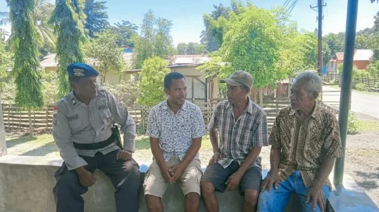 Personel Polairud Polres Belu Imbau Pentingnya Bawa Alat Keselamatan saat Melaut