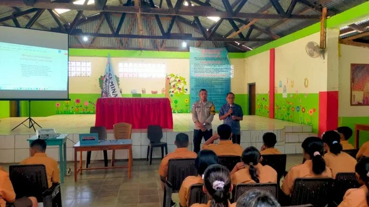 Bhabinkamtbmas Naitium Polres Belu Sosialisasi Bahaya Bullying di Sekolah