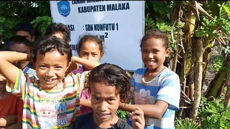 Keterbatasan Kelas, Siswa SDN Nunfutu 1 Belajar di Bangunan Darurat