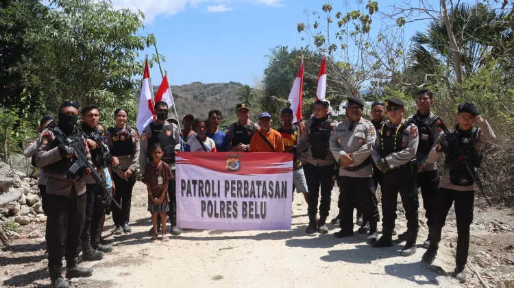 Kapolres Belu Patroli Perbatasan Ajak Warga Kibarkan Merah Putih