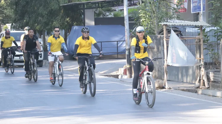 Jumat Bersepeda, Kapolres Belu Tingkatkan Kebugaran Sekaligus Pantau Kamtibmas