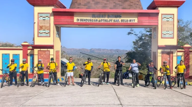 Jumat Bersepeda, Kapolres Belu Tingkatkan Kebugaran Sekaligus Pantau Kamtibmas