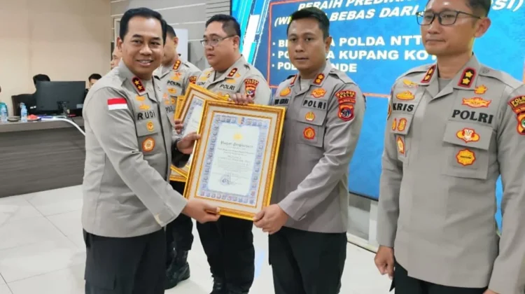 Kapolri Anugrahkan Penghargaan Pelayanan Prima Kepada Polres Belu