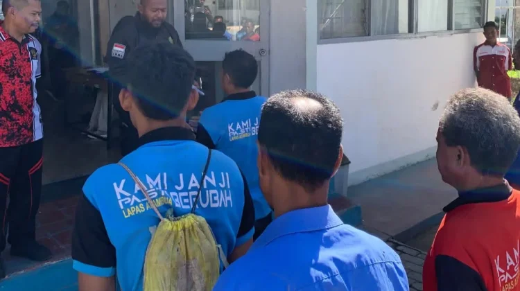 Sebanyak 13 Warga Binaan Lapas Atambua Terima Premi Hasil Penjualan Padi