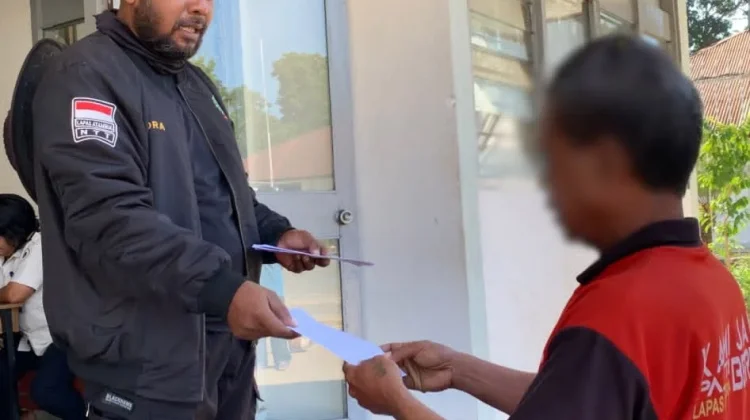 Sebanyak 13 Warga Binaan Lapas Atambua Terima Premi Hasil Penjualan Padi