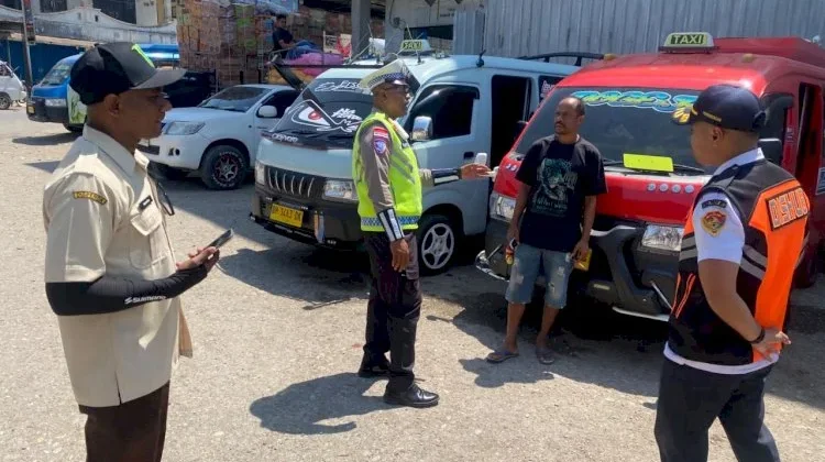 Satlantas Polres TTU Tertibkan Administrasi Kendaraan di Terminal Kefamenanu
