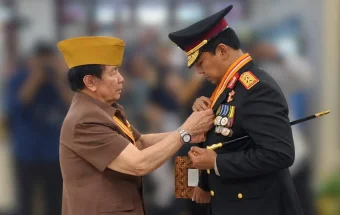 Kapolda NTT Dianugerahi Bintang Kehormatan atas Pengabdian dan Nasionalisme