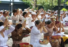 Upacara Tawur Agung Kesanga yang Berlangsung di Pura Atambua Nantha