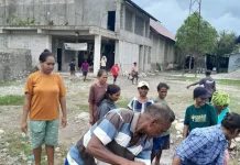 Bergotong Royong Merenovasi Gereja