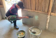 Satgas Yonarmed 12 Bedah Rumah Layak Huni