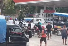 Stok BBM Terbatas Warga Malaka Antre sejak Dini Hari