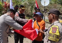 Kapolres Belu Patroli Perbatasan Ajak Warga Kibarkan Merah Putih