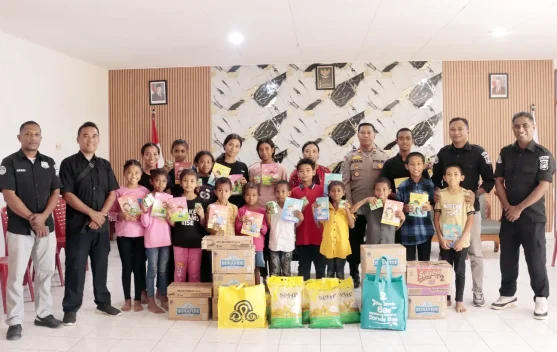 Berita Foto - Polres Belu Berbagi Kasih dengan Anak Panti Mercy - RRI.co.id