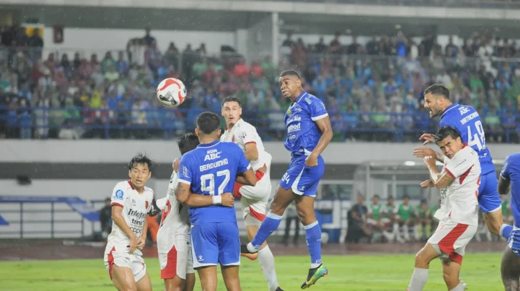 Dramatis, Persib Kalahkan Bali United 3-2