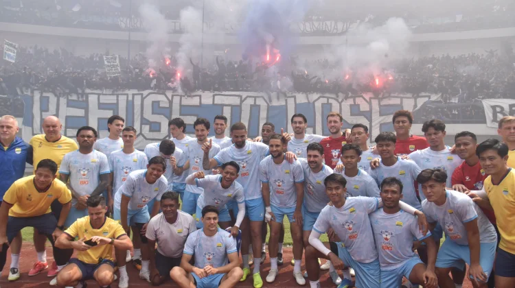 Jelang Persib Kontra Persija, Ribuan Bobotoh Bakar Semangat Tim di GBLA