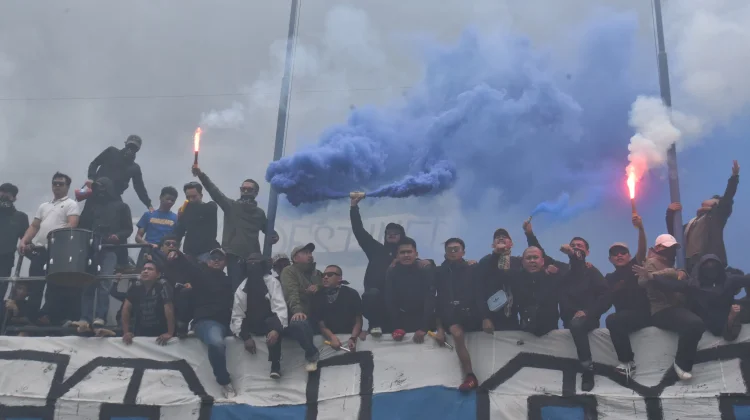 Jelang Persib Kontra Persija, Ribuan Bobotoh Bakar Semangat Tim di GBLA