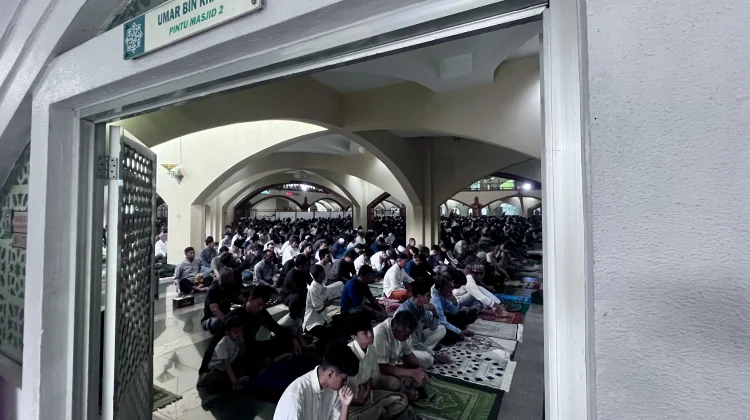 Jepretan Lensa Salat Iduladha di Masjid Pusdai Bandung