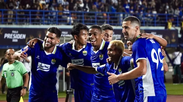 Berita Foto - Persib Menang 1-0 Dari Arema di Laga Pembuka Piala ...