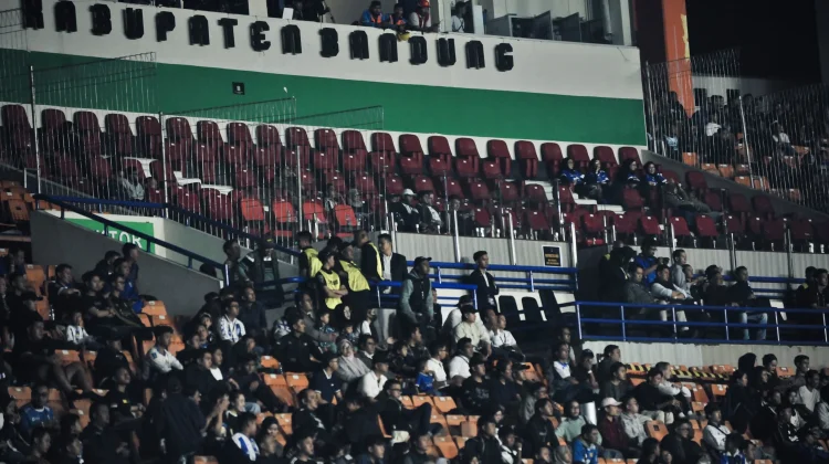 Si Jalak Harupat Kembali Biru, 20.358 Bobotoh Suntik Semangat Persib saat Lawan DPPM