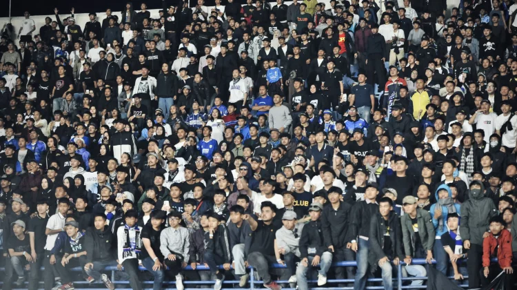 Si Jalak Harupat Kembali Biru, 20.358 Bobotoh Suntik Semangat Persib saat Lawan DPPM
