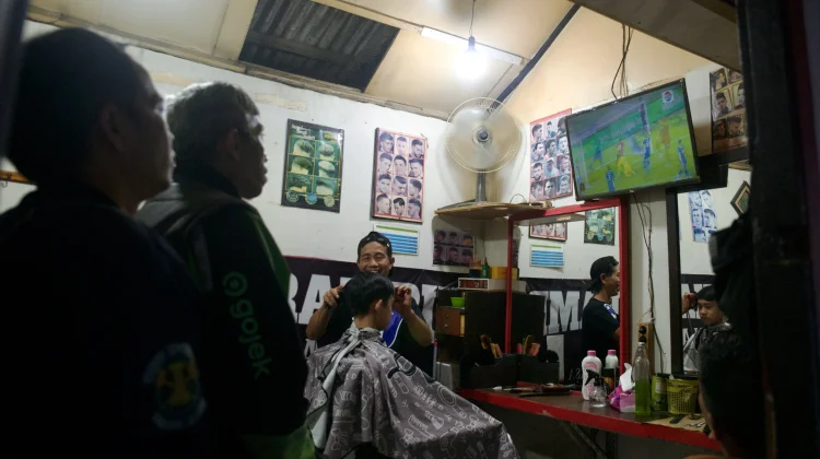 Bandung Berhenti Sejenak saat Warga Nobar Persib di Semifinal Piala Presiden 2026