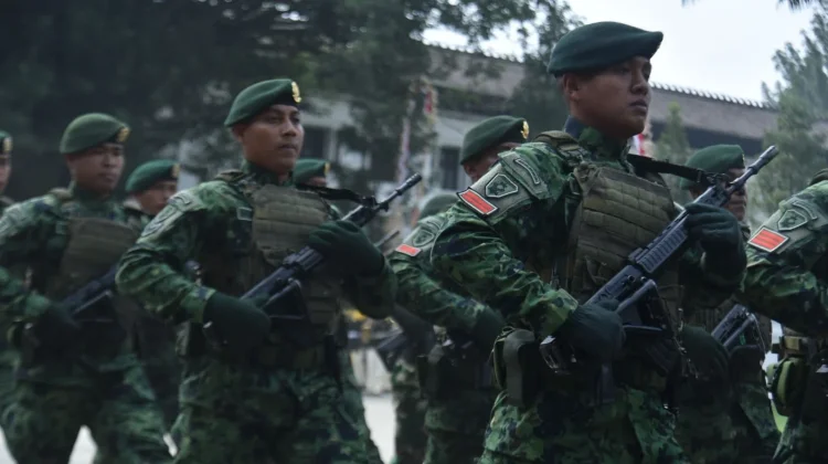 Parade Defile HUT RI 81 di Gedung Sate Bandung, Dari TNI-Polri Hingga Tukang Sapu Ikut!