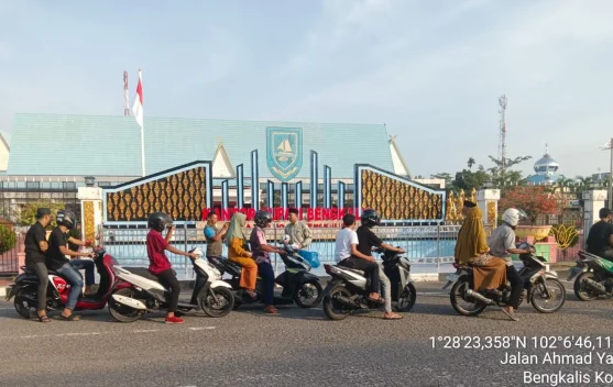 Manfaatkan Bulan Penuh Berkah, UPZ 3K3 Group dan Media Gelar Aksi Bagi Takjil