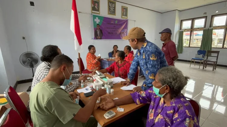 Anggota DPD RI, Lalita, Salurkan Bantuan Beras dan Cek Kesehatan Gratis Bagi Lansia